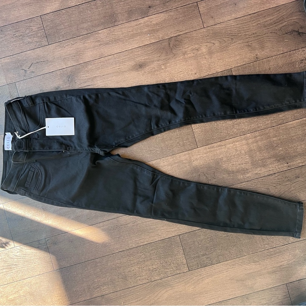 NWT Cello Women’s Black Skinny Jeans Size 3